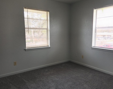 100 Lamar Street - Photo Thumbnail 4