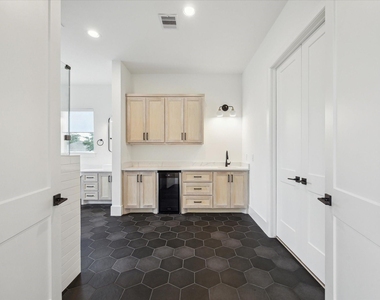 1419 Candlelight Lane - Photo Thumbnail 18