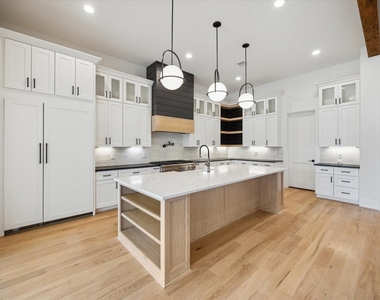 1419 Candlelight Lane - Photo Thumbnail 4