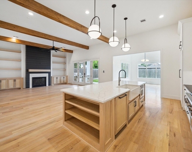 1419 Candlelight Lane - Photo Thumbnail 5