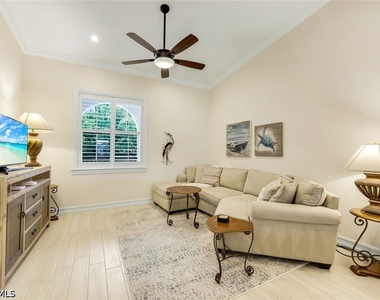 800 Breakaway Lane - Photo Thumbnail 6