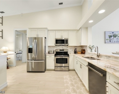 800 Breakaway Lane - Photo Thumbnail 8
