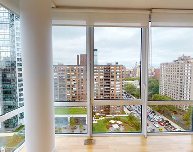 808 Columbus Ave - Photo Thumbnail 3