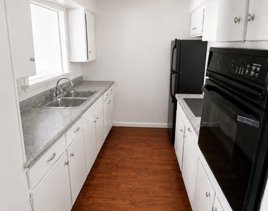 2414 Mimosa Drive - Photo Thumbnail 3
