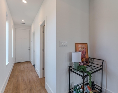 7613 Victory Reserve Street - Photo Thumbnail 16