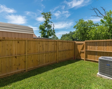 7613 Victory Reserve Street - Photo Thumbnail 35