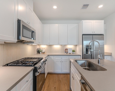 7613 Victory Reserve Street - Photo Thumbnail 29