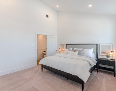 7613 Victory Reserve Street - Photo Thumbnail 10