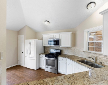 21435 Deerhaven Drive - Photo Thumbnail 12