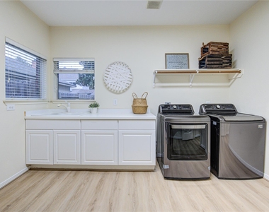 2327 Centerbrook Lane - Photo Thumbnail 24