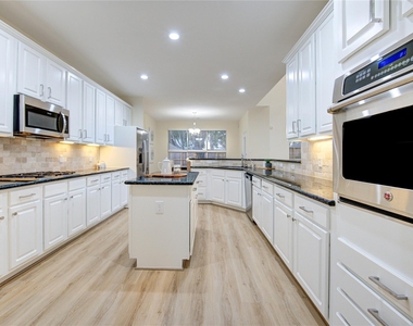 2327 Centerbrook Lane - Photo Thumbnail 10
