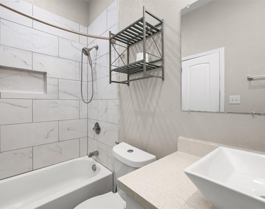 1028 Avenue K - Photo Thumbnail 11