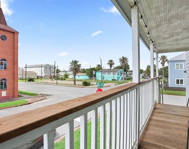 1028 Avenue K - Photo Thumbnail 4