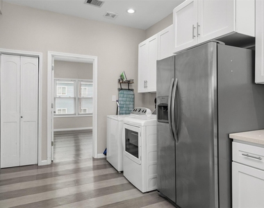 1028 Avenue K - Photo Thumbnail 10