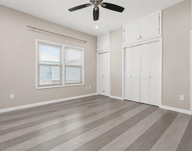 1028 Avenue K - Photo Thumbnail 14