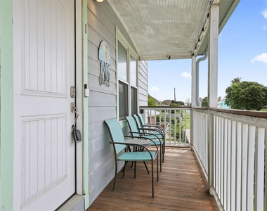 1028 Avenue K - Photo Thumbnail 3