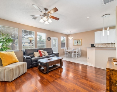 203 W Stedhill Loop Loop - Photo Thumbnail 9