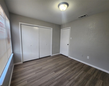 4034 Belle Park Drive - Photo Thumbnail 16