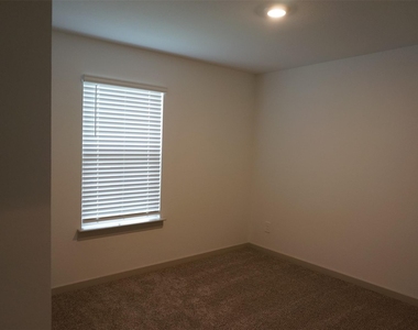 3966 Canyon Shore Lane - Photo Thumbnail 12