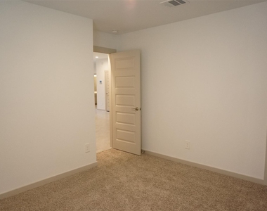 3966 Canyon Shore Lane - Photo Thumbnail 15