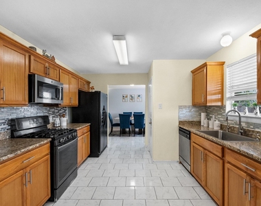 13723 Anwar Drive - Photo Thumbnail 9