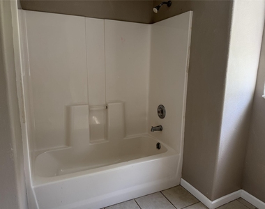 6005 Beech Drive - Photo Thumbnail 16