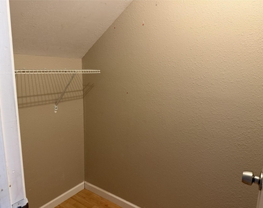 6005 Beech Drive - Photo Thumbnail 7
