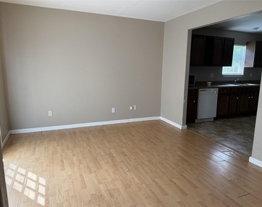 6005 Beech Drive - Photo Thumbnail 5