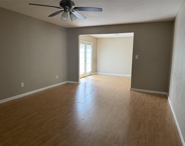 6005 Beech Drive - Photo Thumbnail 4