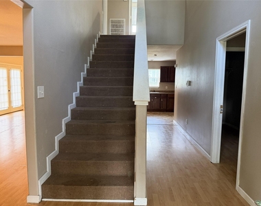 6005 Beech Drive - Photo Thumbnail 13