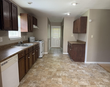 6005 Beech Drive - Photo Thumbnail 8
