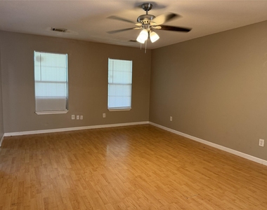 6005 Beech Drive - Photo Thumbnail 10
