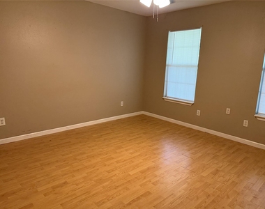 6005 Beech Drive - Photo Thumbnail 11