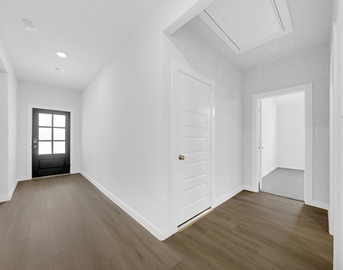 2634 Chivalry Lane - Photo Thumbnail 7