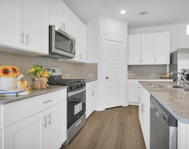 2634 Chivalry Lane - Photo Thumbnail 18