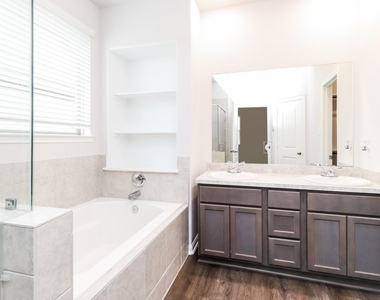 14735 Country Club Road - Photo Thumbnail 11