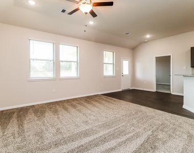 14735 Country Club Road - Photo Thumbnail 2