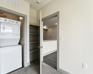 6955 Turtlewood Drive - Photo Thumbnail 8