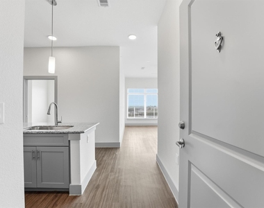 6955 Turtlewood Drive - Photo Thumbnail 10