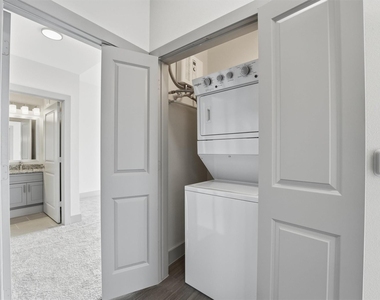 6955 Turtlewood Drive - Photo Thumbnail 15