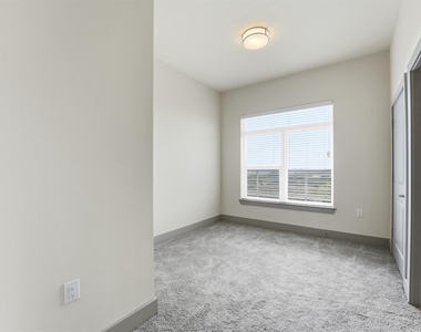 6955 Turtlewood Drive - Photo Thumbnail 11