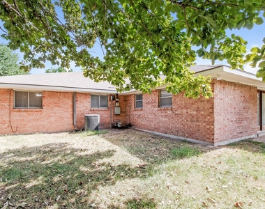 5014 Hasie Drive - Photo Thumbnail 13