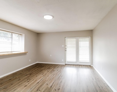 5014 Hasie Drive - Photo Thumbnail 3