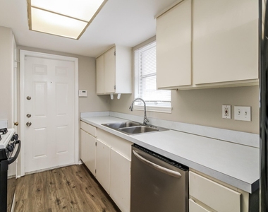5014 Hasie Drive - Photo Thumbnail 4