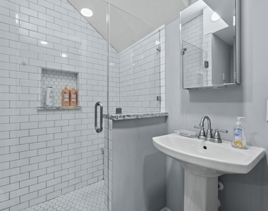 412 Drew Street - Photo Thumbnail 4