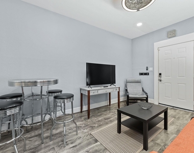 412 Drew Street - Photo Thumbnail 2