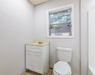 704 W Willis Street - Photo Thumbnail 5