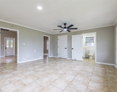 704 W Willis Street - Photo Thumbnail 6