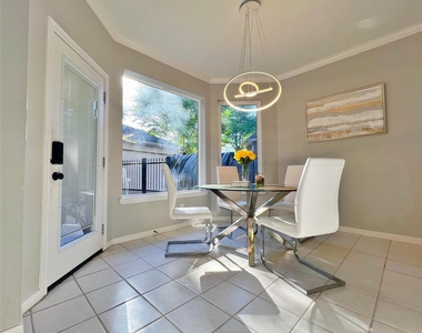 4007 N Beechwood Court - Photo Thumbnail 2