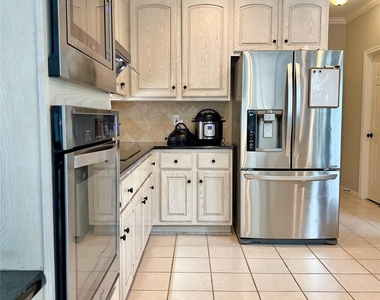 4007 N Beechwood Court - Photo Thumbnail 6